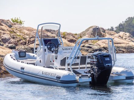 Le Sport 560 est le bateau d'entrée de gamme parfait pour une conduite en douceur et une plate-forme de sports nautiques confortable pour une journée en famille. Nautisme Article