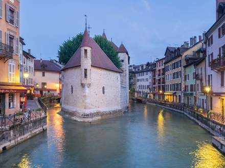 Annecy, ses canaux et ses maisons colorées 