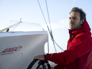 Avarie de safran pour Eric Péron à bord d'Adagio ! 