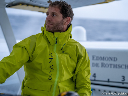 Charles Caudrelier à bord du Maxi Edmond de Rotschild, fait une drôle de rencontre 