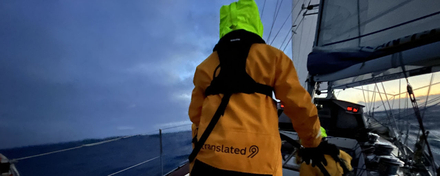 Translated 9 et Pen Duick VI se sont affrontés depuis le départ de la course à Auckland. Pen Duick VI les a devancés au cap Horn, mais il reste encore un long chemin à parcourir jusqu?à Punta del Este