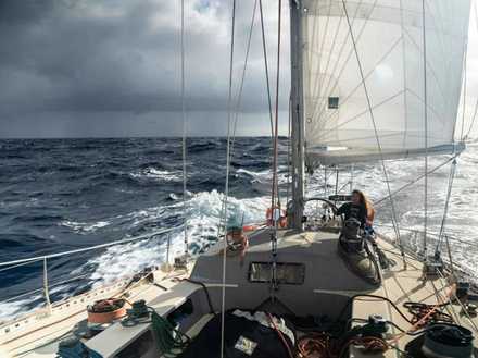 Marie mène son équipage autour de l'infâme Cap Horn, à la tête de la flotte ! Marie mène son équipage autour de l'infâme Cap Horn, à la tête de la flotte !