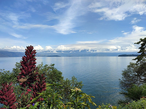 A 17 ans, il construit un bateau naviguant sur le lac Kivu !