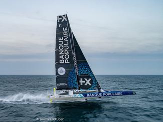 Incident à bord du Maxi Banque Populaire XI...