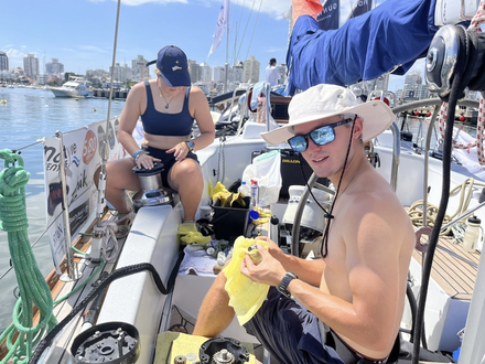 Célébration à Punta del Este pour Sterna après 42 jours en mer ! Célébration à Punta del Este pour Sterna après 42 jours en mer !