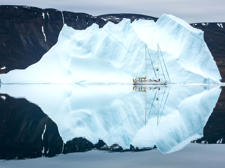 Le Why devant un Iceberg - Under The Pole Le Why devant un Iceberg - Under The Pole