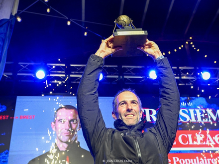 Arrivée d'Armel Le Cléac'h, Maxi Banque Populaire XI, 3e de l'ARKEA