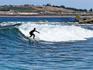 Mondiaux de surf : deux podiums et un quota olympique pour les Bleus