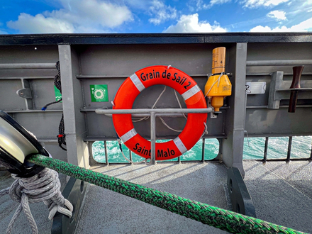 Sur le pont de Grain de Sail II Sur le pont de Grain de Sail II
