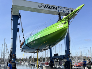 L'IMOCA Holcim-PRB remis à l'eau à Port-la-Forêt