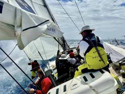 Spirit of Helsinki franchit l'&eacute;quateur et se dirige vers le nord. 