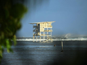 JO-2024 surf : la tour des juges à Teahupoo est prête