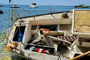 Antibes : colère et indignation après l’échouage depuis deux mois d’un voilier dans la baie des milliardaires