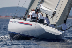 J-3 avant le championnat du monde de 12m JI à Porquerolles : entretien avec Aurélie Lhuillier, directrice du Yacht Club