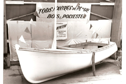 1965 : Ombrine 580. Nouveau concept de bateau, les «peches-promenades», qui marquent la premiere participation de Beneteau au salon nautique de Paris. 1965 : Ombrine 580. Nouveau concept de bateau, les «peches-promenades», qui marquent la premiere participation de Beneteau au salon nautique de Paris.