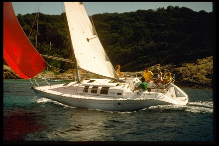 Le First 35S5, signe Philippe Starck, marquera une grande avancee dans le confort a bord et sera une reussite commerciale. Le First 35S5, signe Philippe Starck, marquera une grande avancee dans le confort a bord et sera une reussite commerciale.