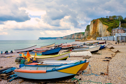 Les barques des pecheurs sur la plage du village de Yport. Les barques des pecheurs sur la plage du village de Yport.