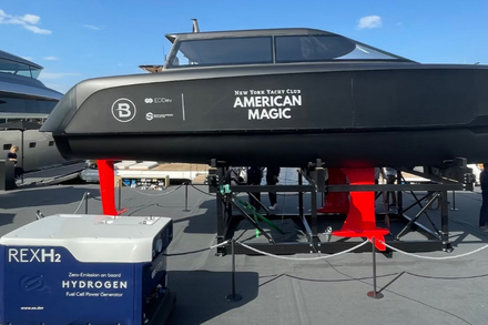 L'avenir du powerboat electrique passe sans doute par l'exploitation des foils et la pile a hydrogene qui permet de stocker l'energie moins lourdement que les batteries. L'avenir du powerboat electrique passe sans doute par l'exploitation des foils et la pile a hydrogene qui permet de stocker l'energie moins lourdement que les batteries.