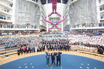 Inauguration du paquebot avec 1 600 personnes conviés. Nautisme Article