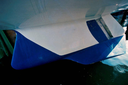 25e edition de 1983 : les Australiens l'emportent grace a une quille equipee d'ailettes mais aussi grace un equipage exceptionnel ! 