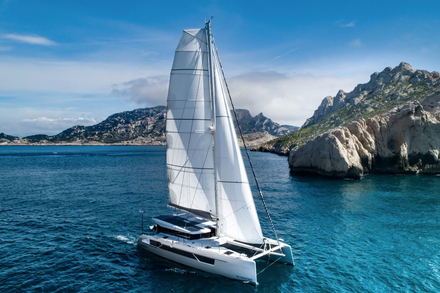 Sous solent ou gennaker, le New Windelo 54 est un catamaran véloce, pensé pour être efficace à toutes les allures. Nautisme Article