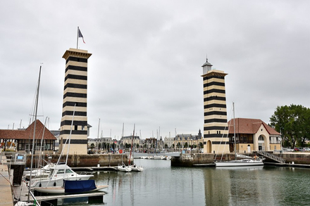 Entree du port de Deauville Entree du port de Deauville