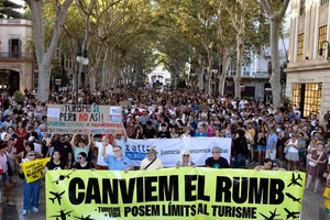 Les habitants de Majorque manifestent en masse contre les excès du tourisme