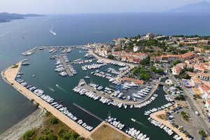 De port en port : escale à Saint-Florent entre montagnes et citadelle