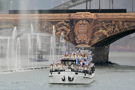 La délégation grecque, arrive comme le veut la tradition en premier Nautisme Article