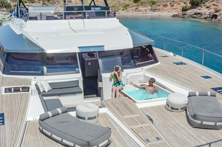 Le choix de la destination location est essentiel, tout comme le bateau : sportif, confortable, a une, deux ou trois coques ? Vous avez l'embarras du choix... Nautisme Article