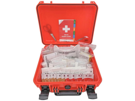 Vous trouverez a bord de votre bateau de location une trousse a pharmacie de base... qu'il convient de completer avec l'aide de votre medecin de famille Nautisme Article
