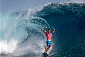L'or et le bronze cette nuit pour le surf français à Teahupo'o !
