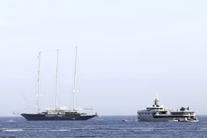 Les yachts de Jeff Bezos font escales au sud de la Corse