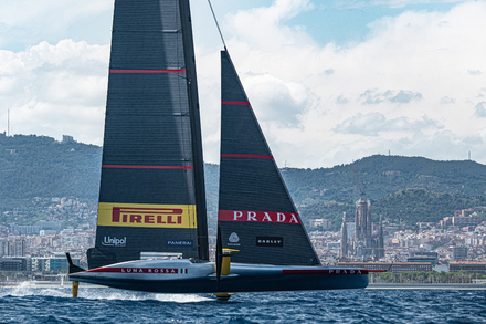 Sixieme tentative pour les Italiens qui veulent la coupe et se donnent les moyens de la ramener (enfin) au Yacht Club du Circolo della Vela Sicilia ! 