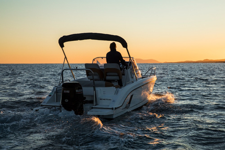 La location entre particuliers permet de profiter d'un bateau a un tarif avantageux mais sans la garantie fournie par un grand loueur... La location entre particuliers permet de profiter d'un bateau a un tarif avantageux mais sans la garantie fournie par un grand loueur...