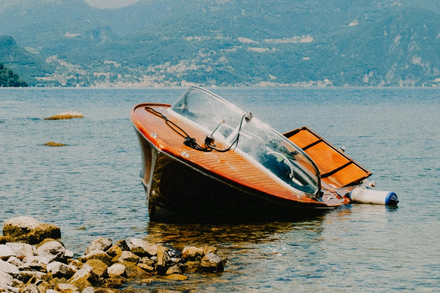 Une avarie, une faute d'inattention ou encore un probleme technique et voila votre beau bateau endommage. C'est alors que l'assurance entre en jeu... Une avarie, une faute d'inattention ou encore un probleme technique et voila votre beau bateau endommage. C'est alors que l'assurance entre en jeu...