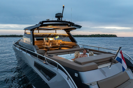 En occasion, plus de la moitié des transactions annuelles concerne des bateaux de moins de 6m. Mais ce sont bien les plus grandes unités luxueuses qui représentent l’essentiel du chiffre d’affaires des brokers... Nautisme Article