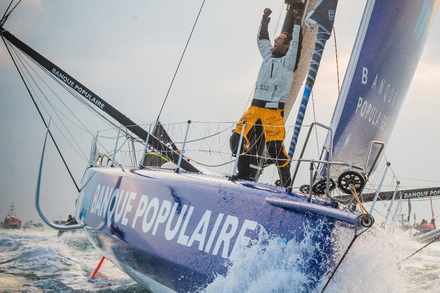 Le plus rapide sur le parcours du Vendee Globe, en solitaire et en monocoque est Armel Le Cleac'h depuis l'edition de 2016/2017 en 74 jours. Un record bientot battu ?