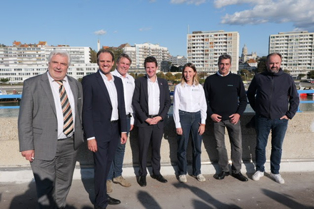 Frédéric Cuvillier, Nicolas Poughon, Gwen Chapalain, Antoine Sillani, Domitille Hauwen, Antoine Mermod, Alexandre Fayeulle (de gauche à droite) Nautisme Article