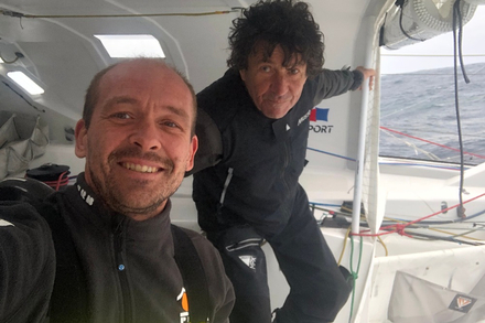 « Il ne peut y en avoir qu'un »... a bord, sauf dans le cas, bien specifique, du sauvetage d'un concurrent (Kevin Escoffier) par un autre (Jean Le Cam), comme ici lors de l'edition 2020/2021. « Il ne peut y en avoir qu'un »... a bord, sauf dans le cas, bien specifique, du sauvetage d'un concurrent (Kevin Escoffier) par un autre (Jean Le Cam), comme ici lors de l'edition 2020/2021.