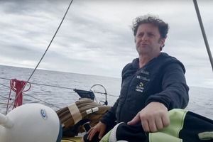 Vendée Globe : Arnaud Boissières lance sa bouée scientifique