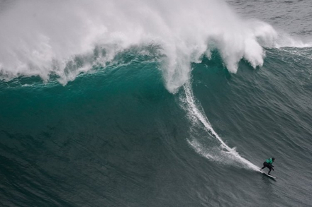 Sebastian Steudtner a surfé une vague mesurant 28,57 m. Nautisme Article