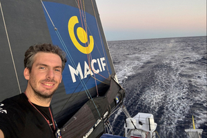 Sortie du Pot-au-Noir et franche accélération pour Charlie Dalin