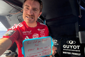 Vendée Globe : Benjamin Dutreux supporte le Stade Brestois à l'autre bout du monde