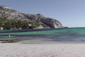 Un mois et demi de blocage dans la Calanque de Sormiou : le casse-tête du voilier 