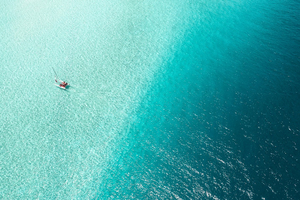 Pourquoi la mer change-t-elle de couleur ? Secrets d’un kaléidoscope naturel
