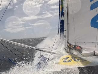 Vendée Globe : Sébastien Simon freiné, mais...
