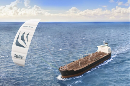 Les cerfs-volants geants ou ailes de kite, avec une surface pouvant aller jusqu'a 1600 m2, sont une solution permettant de baisser la consommation de fuel de 20% ! Les cerfs-volants geants ou ailes de kite, avec une surface pouvant aller jusqu'a 1600 m2, sont une solution permettant de baisser la consommation de fuel de 20% !