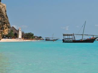 Naviguer à Zanzibar : mer turquoise, nature...