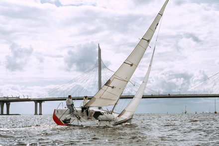 Petits ou grands bateaux, voile ou moteur, naviguer a deux apporte une vraie complicite... Petits ou grands bateaux, voile ou moteur, naviguer a deux apporte une vraie complicite...